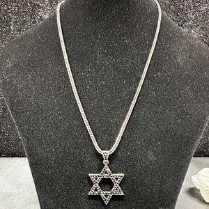lot 62 image: Star of David New Pendant Necklace with 24 Chain