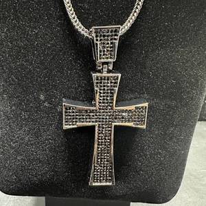 lot 71 image: New - Large 3.5 Detailed Cross Pendant with 30 Chain Necklace