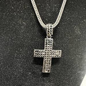 lot 75 image: Unisex Polished Cross Pendant Necklace with 24 Chain