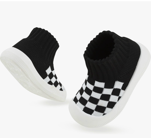 lot 70268 image: Toddler shoes size 6 - Retail $10