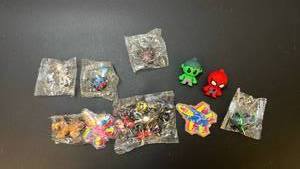 lot 70273 image: Toy Figures  - Retail $5