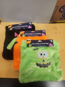 lot 71069 image: Furry Trick or Treat Bag 13.5 x 12.5 in Set of 3 - Retail $9