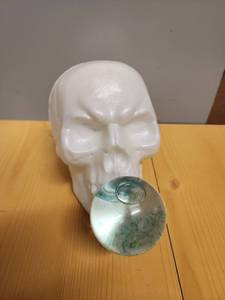 lot 71072 image: Plastic White Skull With Blue Bubble Gum - Retail $10
