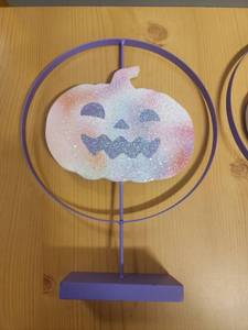 lot 71076 image: 10in Table Decoration Spinnig Pumpkin Set or 2 - Retail $6