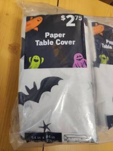 lot 71095 image: Paper Table Cover 54 x 84 in Halloween Design 4 Pack - Retail $10