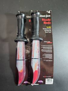 lot 71110 image: Ghostface Bloody Blade Knives (2Pcs) Horror Novelty Props - Retail $8