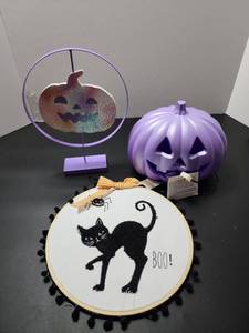lot 71115 image: Halloween Decoration Lot Pumpkin Light Pom-Pom Embroidery Hoop Display (3pc Set) - Retail $15