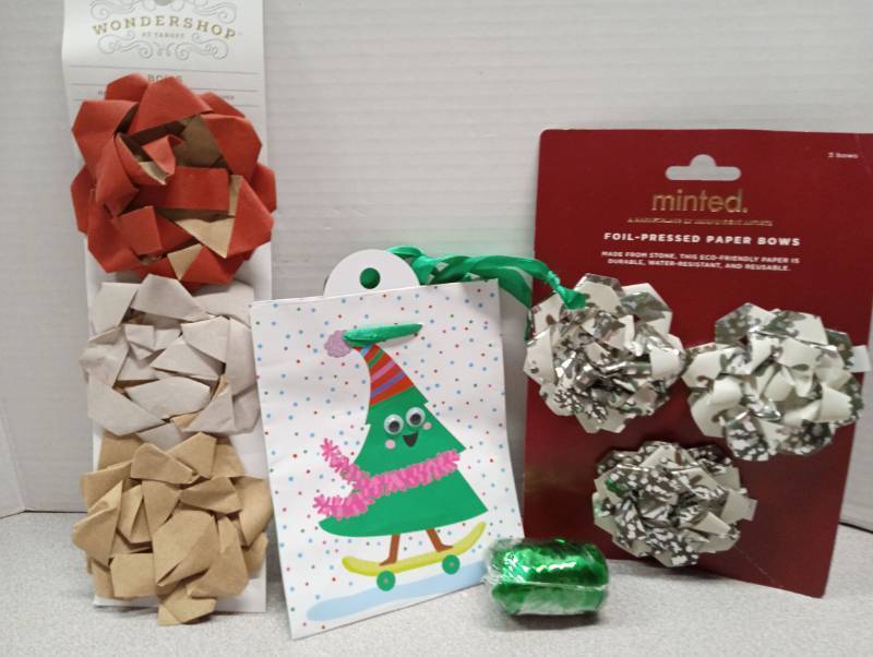 lot 6837 image: Decorative Gift Bows and Bags Bundle - Wondershop and Minted