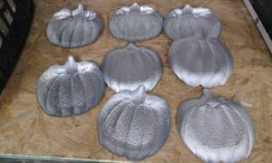 lot 4260 image: Decorative Pumpkin Shaped Trays (8-pc Set)
