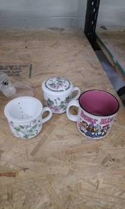 lot 4261 image: Set of 3 Porcelain Mugs