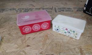 lot 4264 image: The Pioneer Woman Plastic Storage Containers with Lids (Set of 2)
