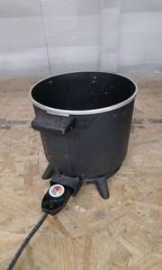lot 4266 image: Electric Heating Pot with Temperature Control