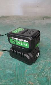 lot 4279 image: Bafac 20V Lithium Ion Battery 4.0Ah w Fast Charger