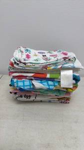 lot 25 image: Lot of 9 Assorted Printed Kitchen Towels