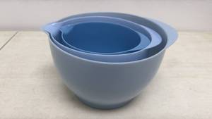 lot 34 image: 3-Piece Nesting Mixing Bowls Set with Spouts
