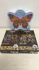 lot 39 image: Puzzle Lot Glitter Beautiful Butterflies 500pc & Duck Dynasty 300pc (2)