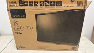 lot 76 image: Insignia 19 LED TV 720p NS-19D310NA21