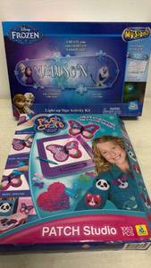 lot 117 image: Disney Frozen MySign Light-Up Nameplate Kit and Plush Craft Patch Studio Bundle
