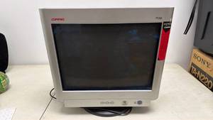 lot 128 image: Compaq FS7550 15 inch CRT Monitor Model 7550
