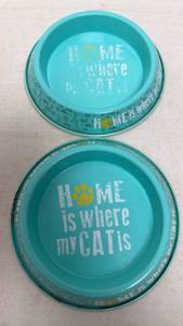 lot 176 image: Gibson Home Bow Wow Meow Cat Bowl 5 in 1.1 Cup Turquoise Set of 2