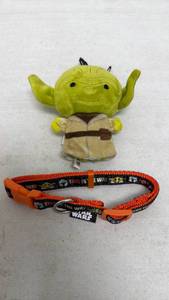 lot 177 image: Star Wars Yoda Plush Toy & Mandalorian Small Adjustable Dog Collar