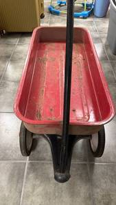 lot 204 image: Radio Flyer Red Wagon (Model 90)