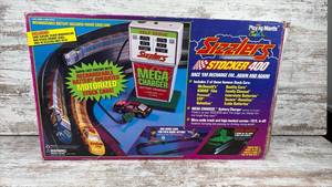 lot 102 image: Sizzlers Stocker 400 Rechargeable Slot Car Race Set