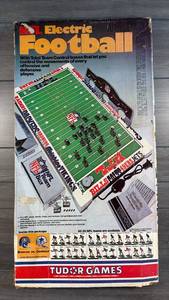 lot 141 image: Tudor Games NFL Electric Football Game with Team Control Bases
