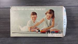 lot 142 image: Soisietoy Electric Train Set with Transformer