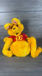 lot 187 image: Vintage Abingdon Press Yellow Can Do Kangaroo Plush Puppett