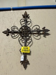 lot 35288 image: Vintage Heavy Cast Iron Cross.