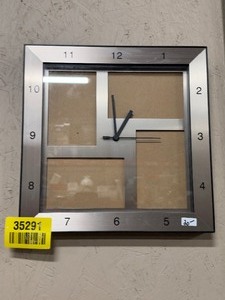 lot 35291 image: 4 x 6 Picture wall Clock.