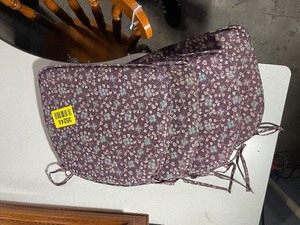 lot 35244 image: Lot of 4 Floral seat Cushion.