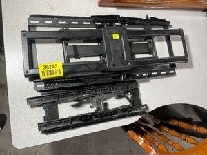 lot 35245 image: Lot of 2 Flat Wall T.v. Mounts.