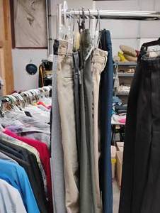 lot 37215 image: MENS DRESS PANTS SIZE 32