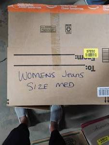 lot 37232 image: WOMENS JEANS SIZE MED