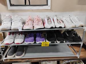 lot 37373 image: WOMENS TENNIS SHOES
