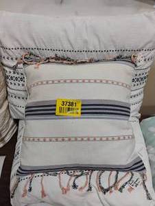 lot 37381 image: FULL 3 PIECE COMFORTER SET