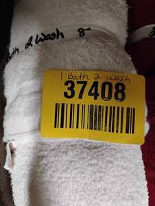 lot 37408 image: BATH AND WASH CLOTHS