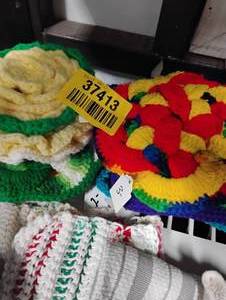 lot 37413 image: ASORTED KITCHEN HOT PADS