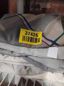 lot 37426 image: ASORTED COLORED PILLOW CASES KING SIZE