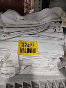 lot 37427 image: WHITE MEDIUM PILLOW CASES