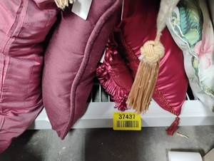 lot 37437 image: LARGE ASSORTED THROW PILLOWS.