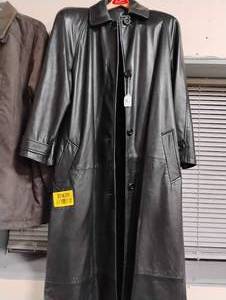 lot 37439 image: WOMANS SMALL LEATHER CONCEPTS VAKKO COAT.