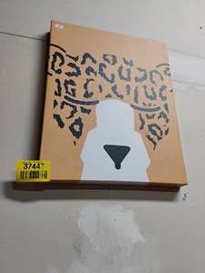 lot 37447 image: LEAPARD PRINT CANVAS PICRTURE.
