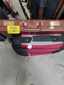 lot 37463 image: 2 - BUSINESS BRIEF CASES.