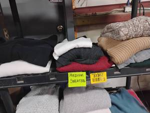 lot 37303 image: WOMENS MED SIZE SWEATERS