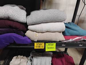 lot 37304 image: WOMENS LARGE SWEATERS