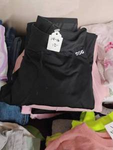 lot 37345 image: GIRLS SWEAT PANTS MED