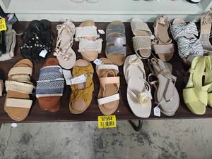 lot 37354 image: WOMENS SANDALS SIZE 9